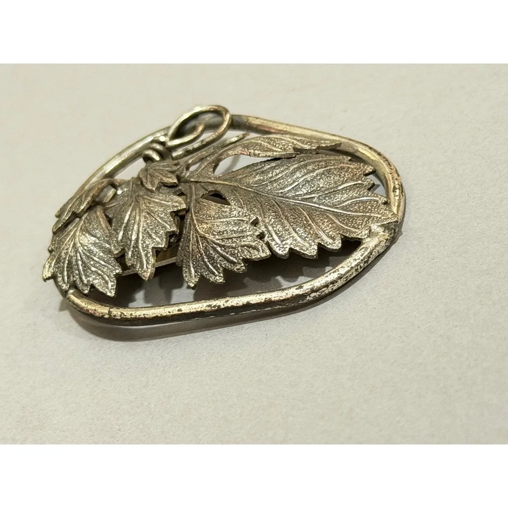 Vintage Leaf Fur‎ Clip Womens Silver Tone Art Deco Botanical Brooch